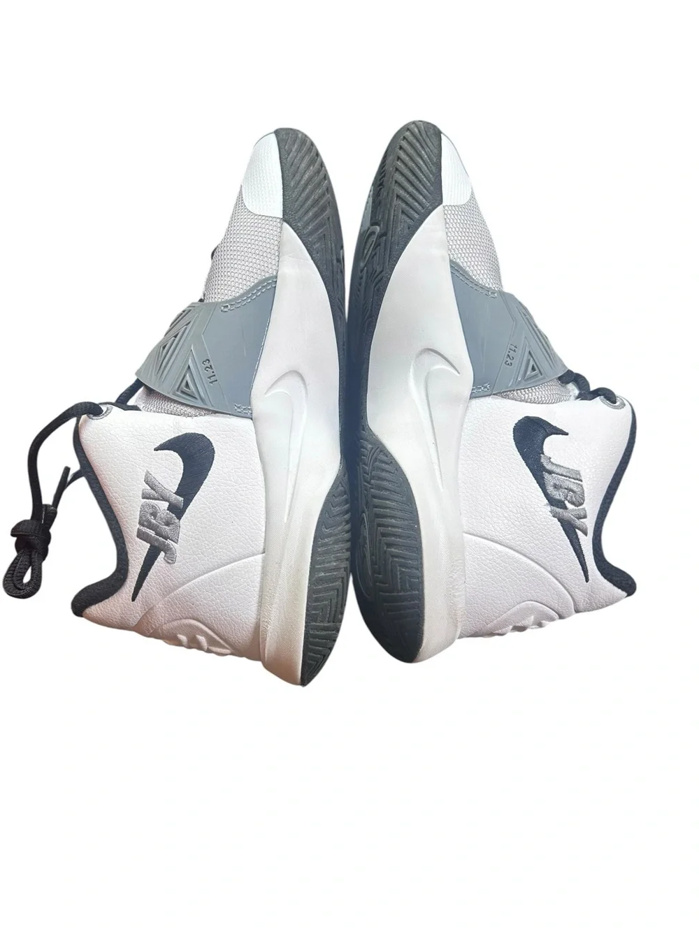Nike Kyrie Flytrap White Black Cool-Gray‎ BQ5620-102 Youth US SZ 4.5